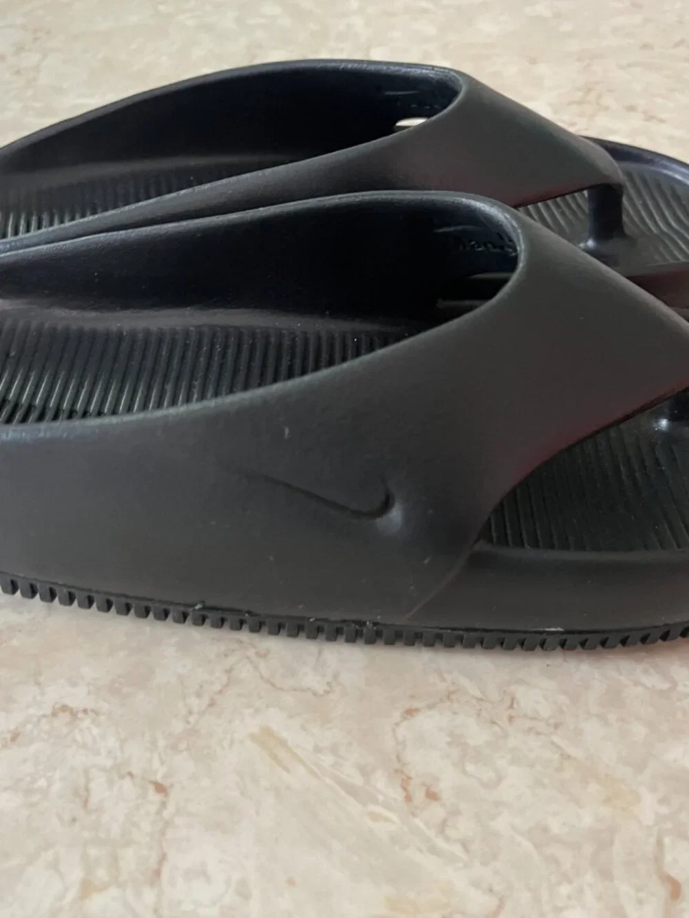 NWOB Nike Sz 7 Wmns Calm Black Flip Flop Thong Sandal